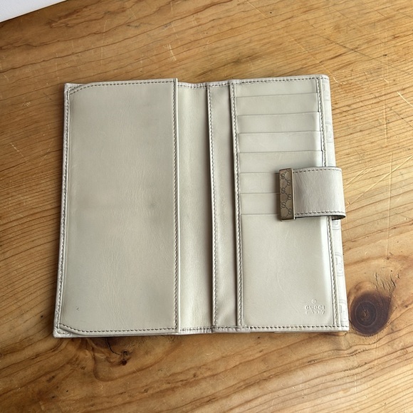 Gucci Double Sided Wallet. Great Condition - Picture 12 of 12